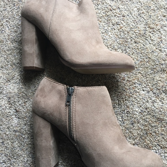 Heels - Picture 4 of 4